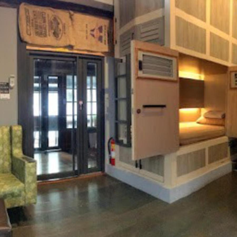 Jerry'S Mazehut Hostel Тайнан Екстериор снимка