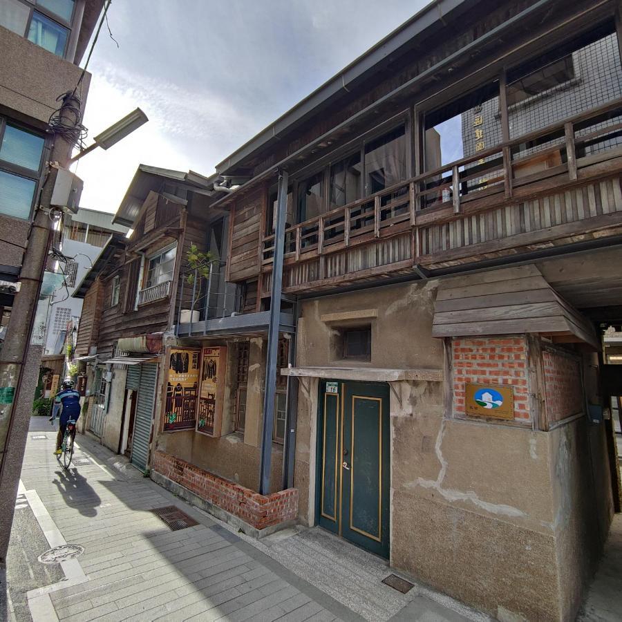 Jerry'S Mazehut Hostel Тайнан Екстериор снимка