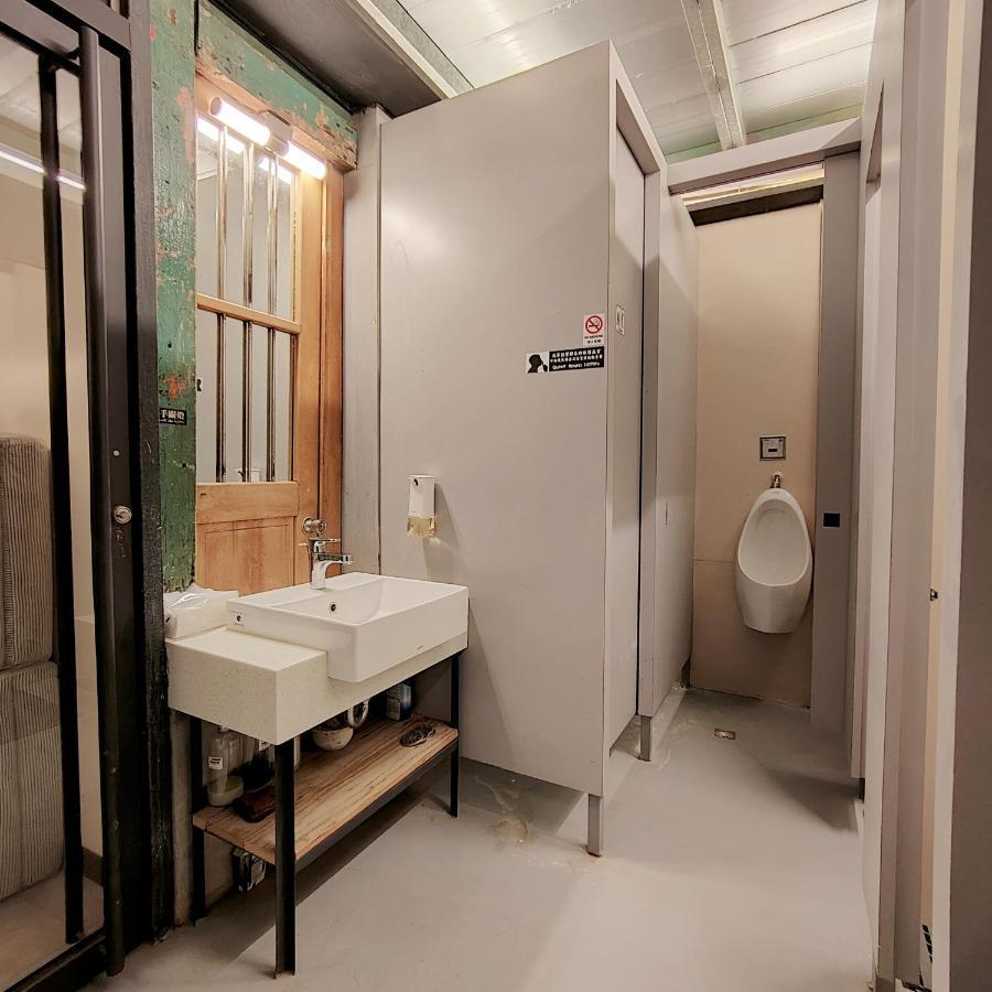 Jerry'S Mazehut Hostel Тайнан Екстериор снимка