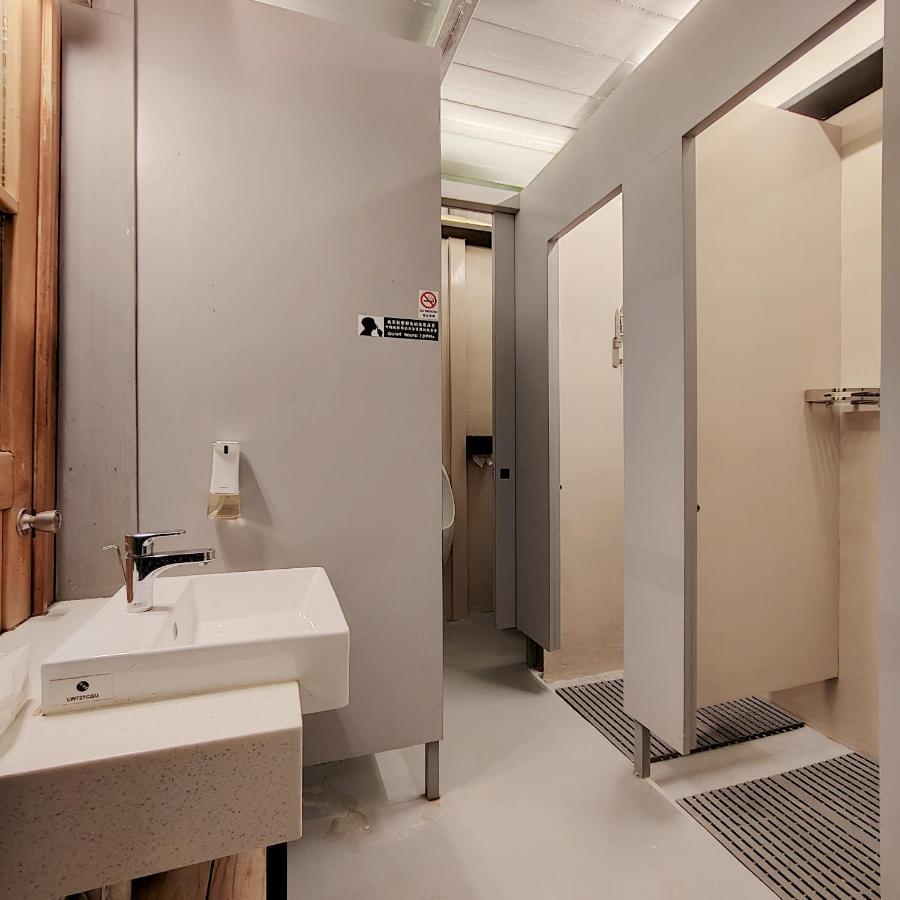 Jerry'S Mazehut Hostel Тайнан Екстериор снимка