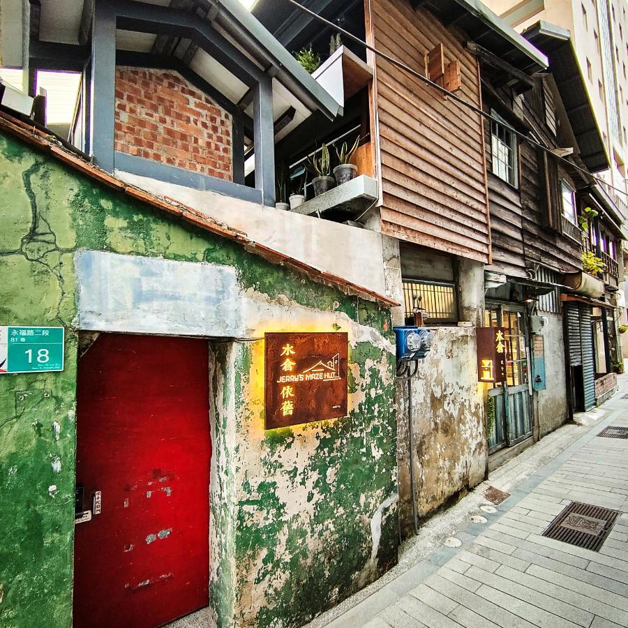 Jerry'S Mazehut Hostel Тайнан Екстериор снимка