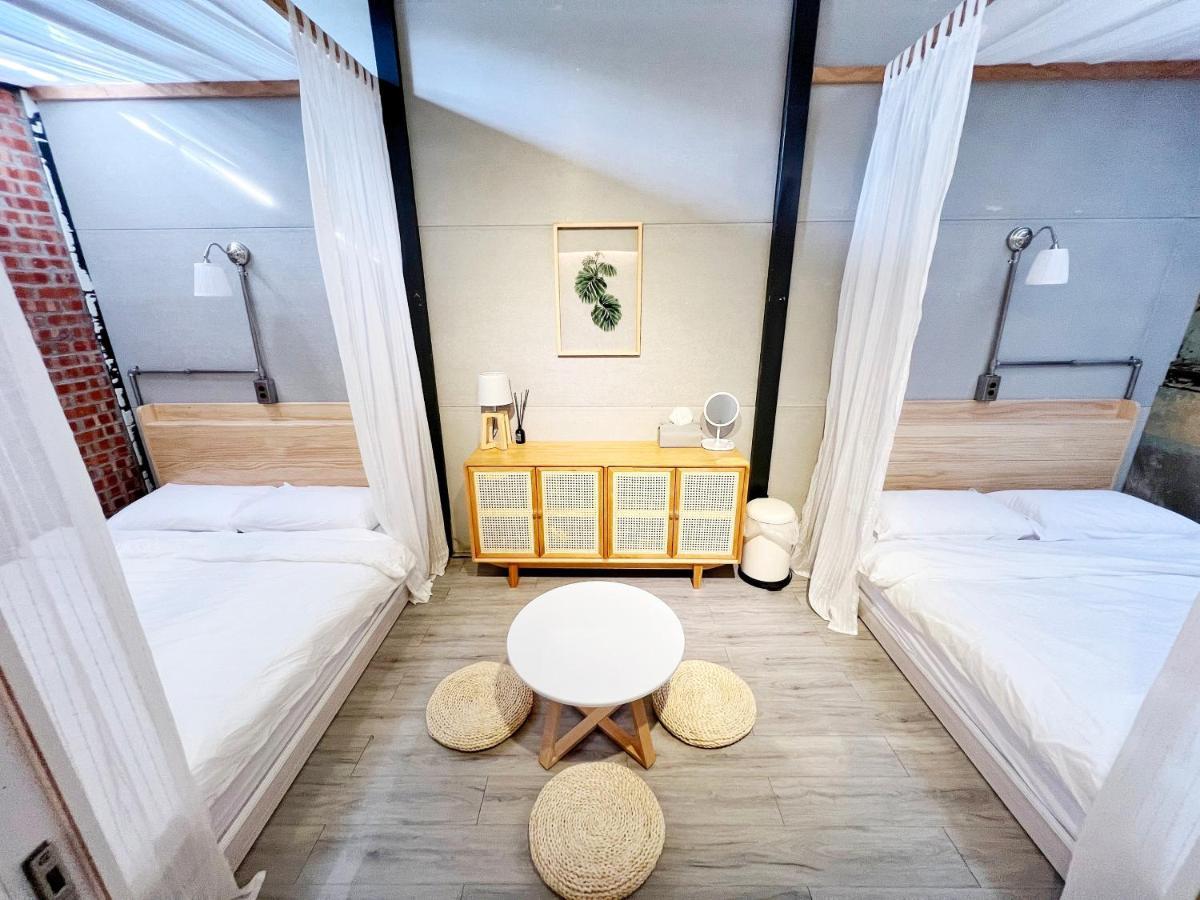 Jerry'S Mazehut Hostel Тайнан Екстериор снимка